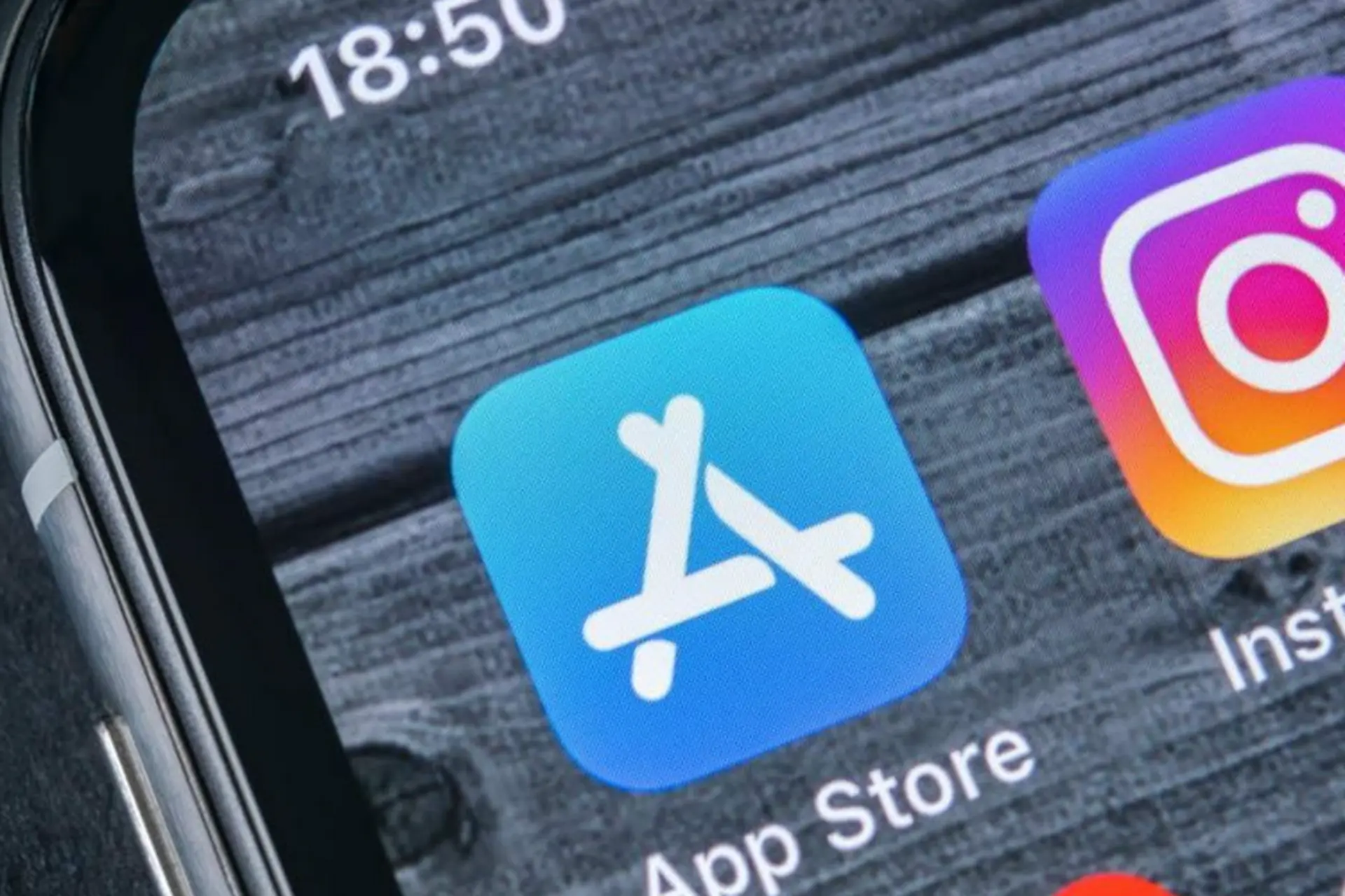 apple store khác gì app store - Hình 1
