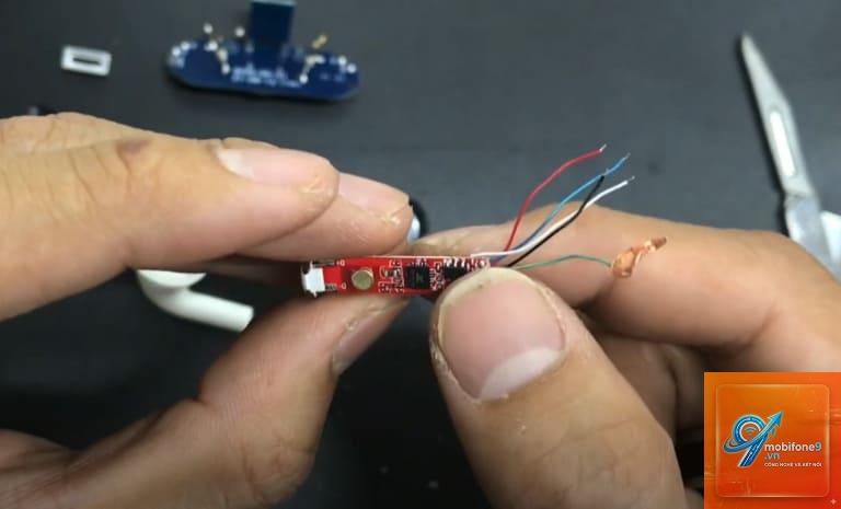bên trong tai nghe iPhone - Hình 5