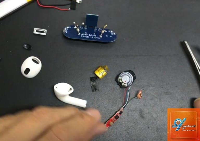 bên trong tai nghe iPhone - Hình 1