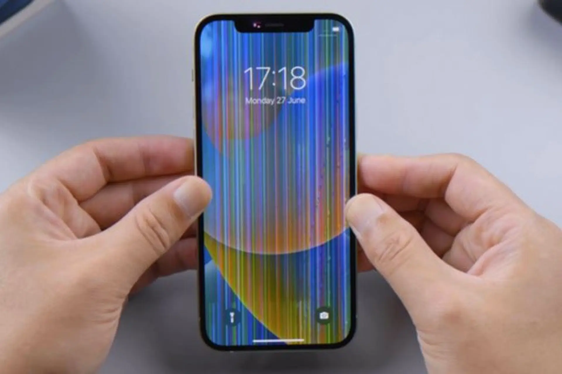 bị sọc màn hình iPhone - Hình 3