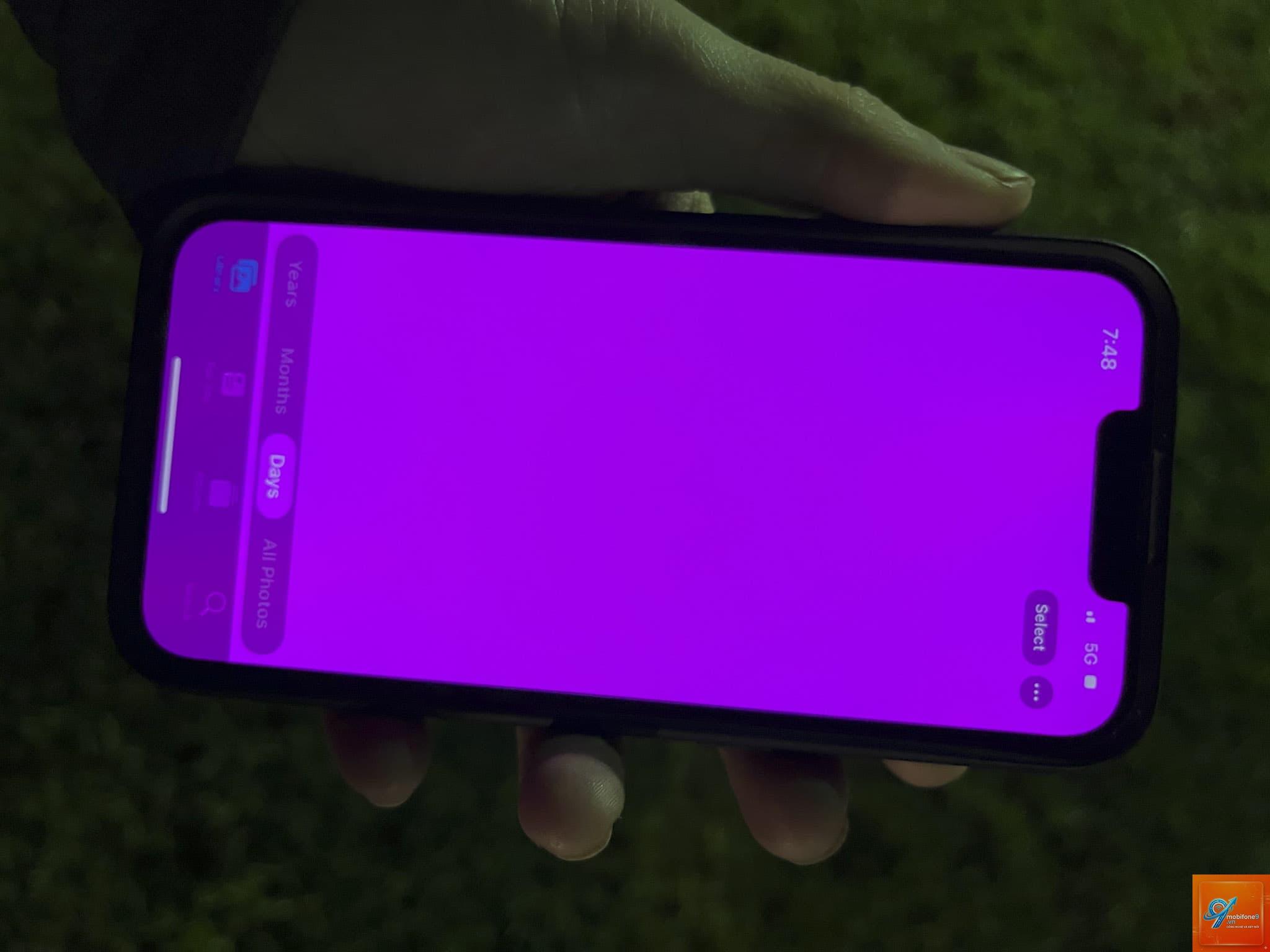 bị tím màn hình iPhone - Hình 2