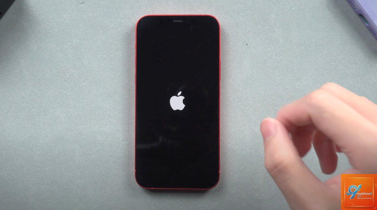bị treo logo táo trên iPhone - Hình 4