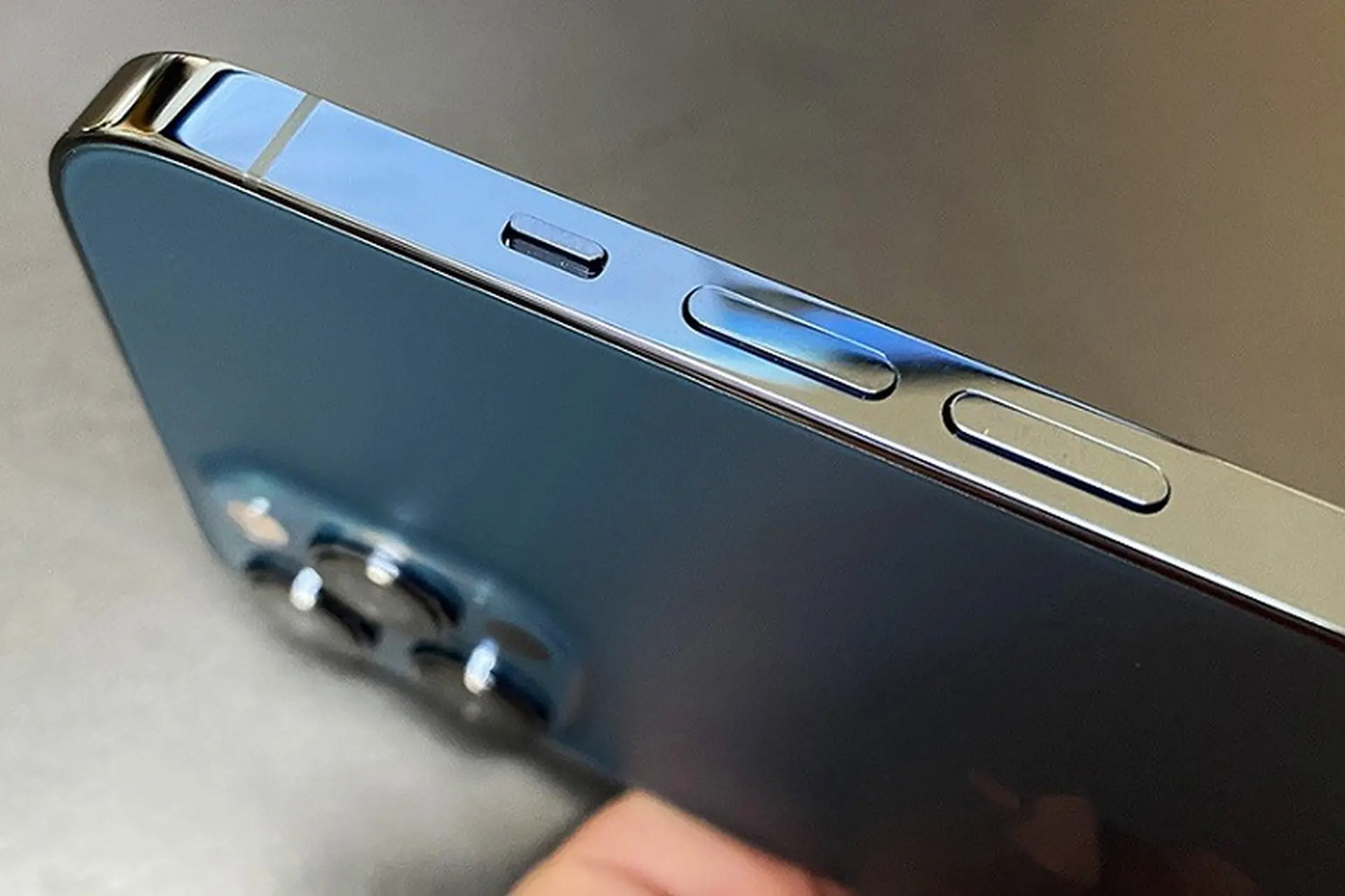 cách thay nút âm lượng iPhone - Hình 1