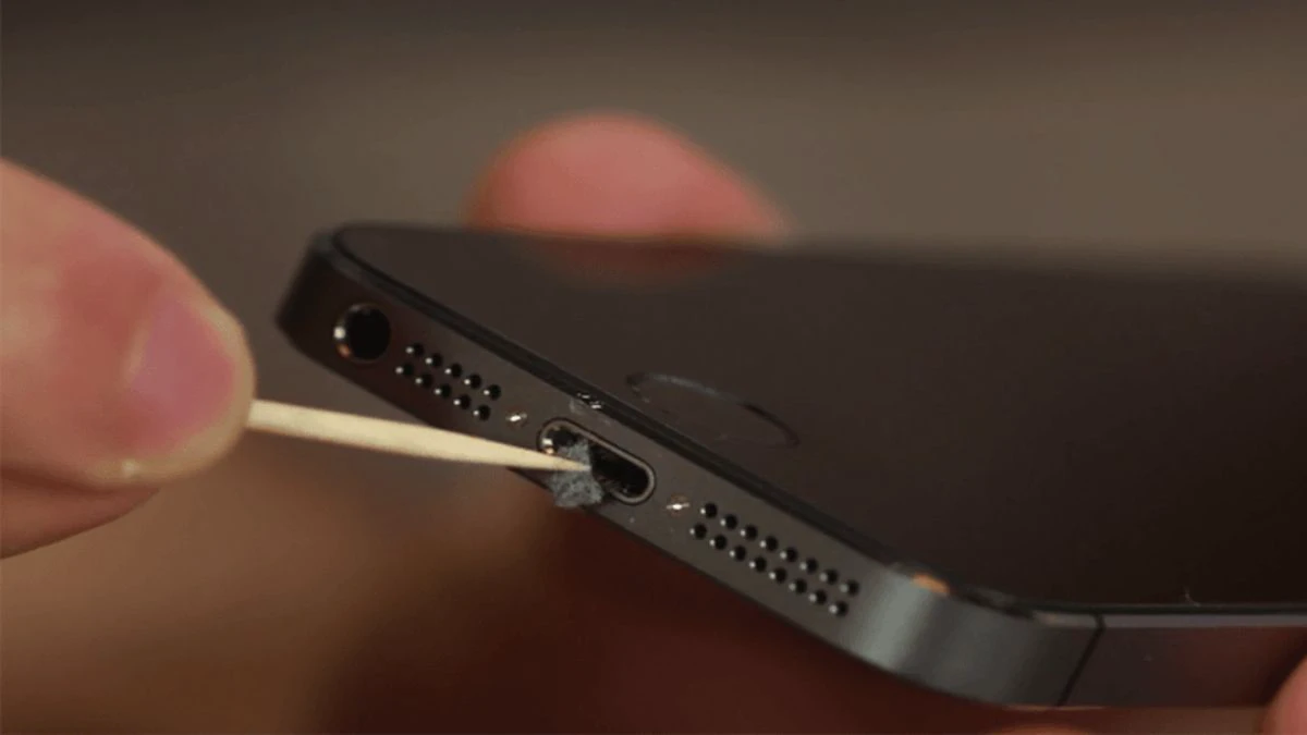 cách vệ sinh magsafe iphone - Hình 4