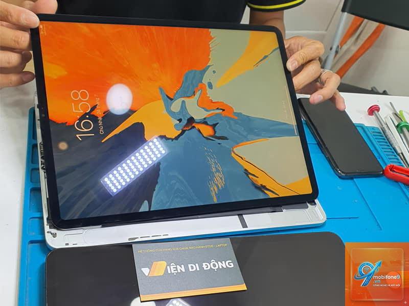 iPad bị sọc màn hình xanh - Hình 2