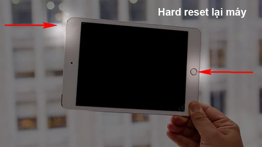 iPad tự reset khi dùng - Hình 1